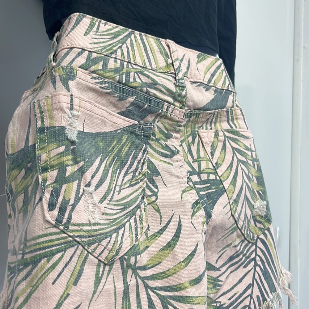 Shorts - Picture 6 of 11